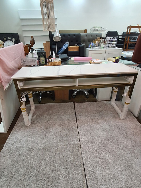 자체제작 골드대리석 네일시술대