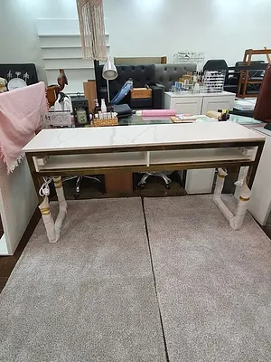 자체제작 골드대리석 네일시술대