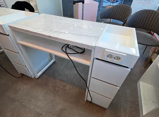 1인 네일시술대