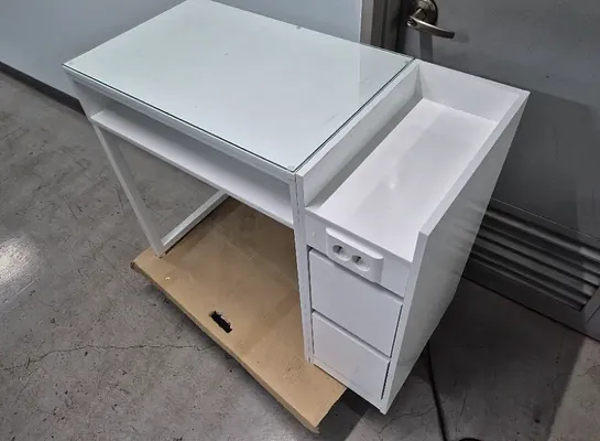 1인 네일시술대